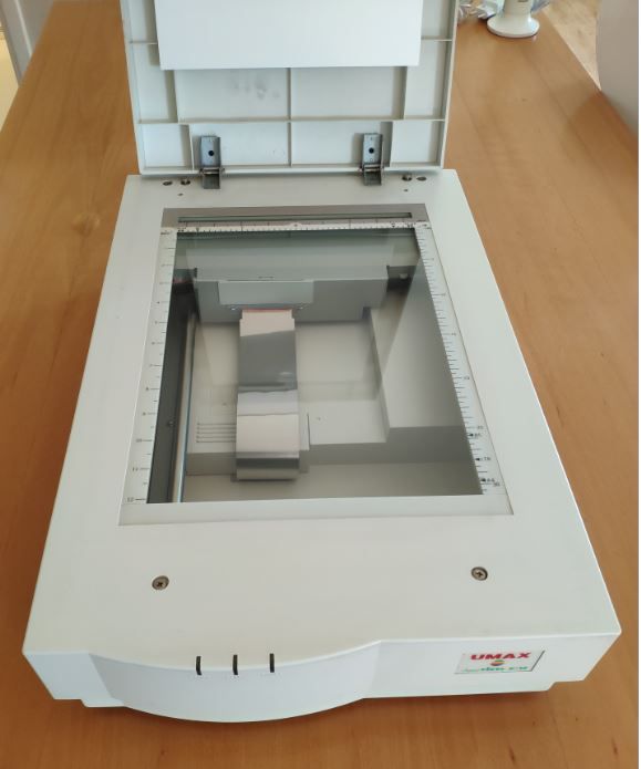 Scanner UMAX Super Vista S-12 usado