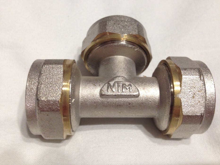 Тройник зажимной для Металлопластиковой трубы Т26*26*26 (неразборной)