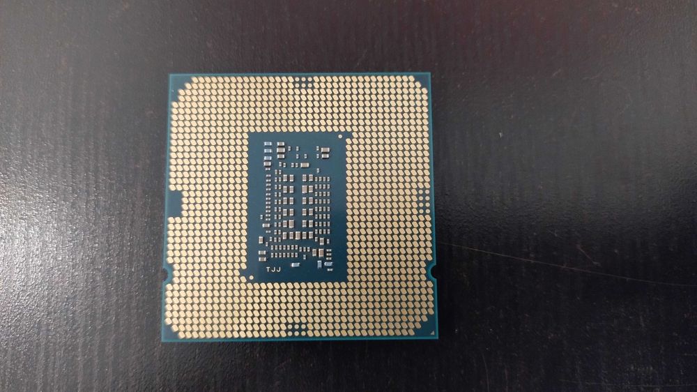 Intel Pentium Gold G6400 (2/4, 4 GHz, s1200, BOX) w idealnym stanie