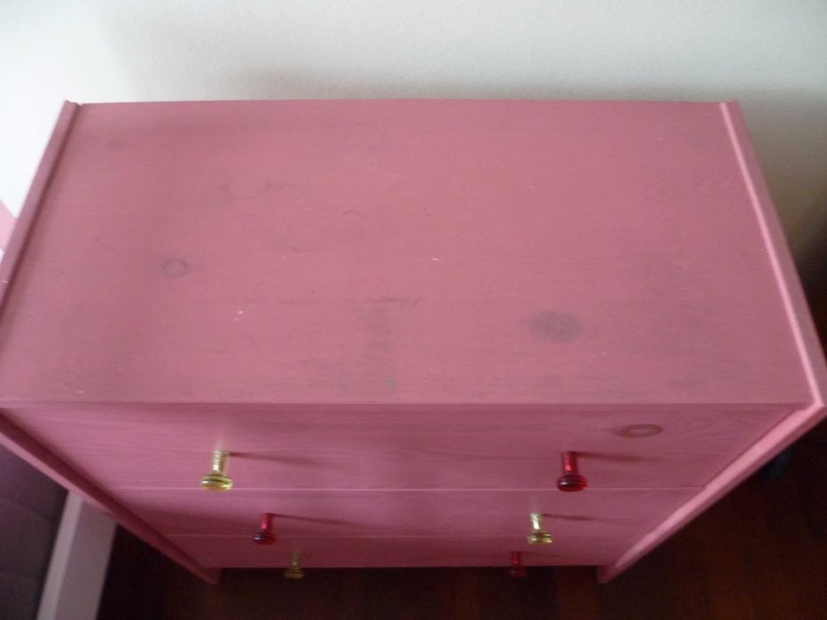 Movel de apoio de quarto com três gavetas