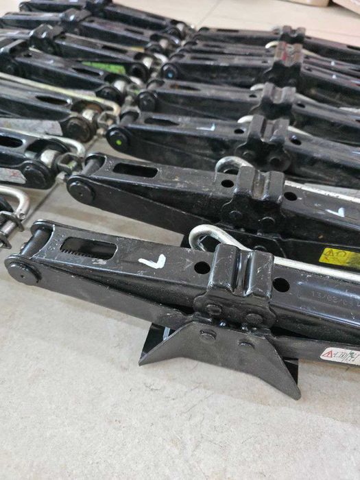 Домкрат Peugeot 207 208 307 308 3008 Berlingo Citroen C3 C4 C5 DS4