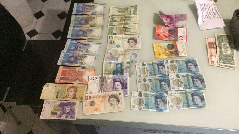 Купюры монеты банкноты