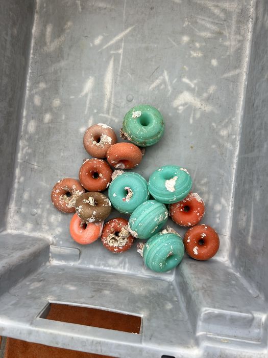 Boias de pesca encontradas na mare