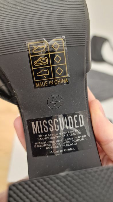 Klapki mule na obcasie czarne motyw zwierzęcy wąż panterka zebra