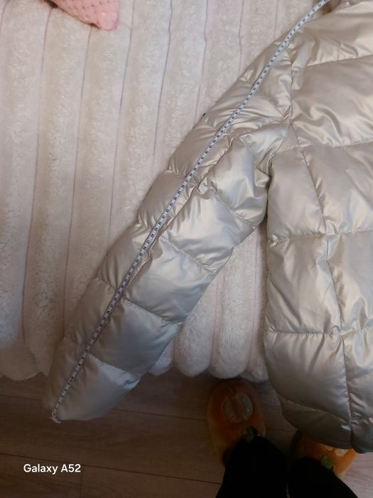 Жіноча зимова куртка, з натуральним хутром на  капюшоні, не нова