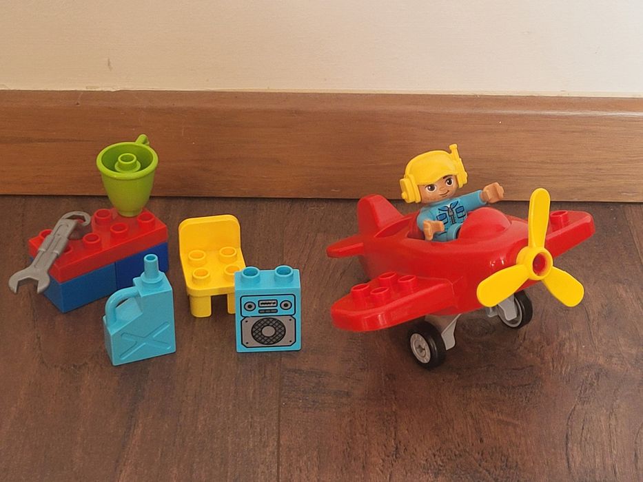 Lego duplo dwa zestawy samolot, pilot, auta, samochody
