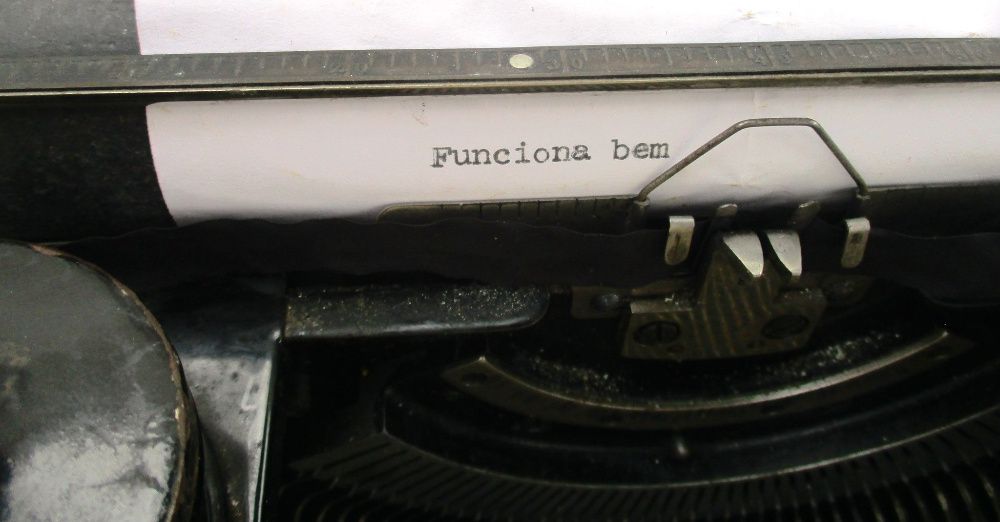 Maquina de escrever Vintage Século XX - muito antiga