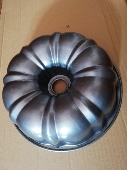 Assadeira E forma de pudim em metal   NOVAS l