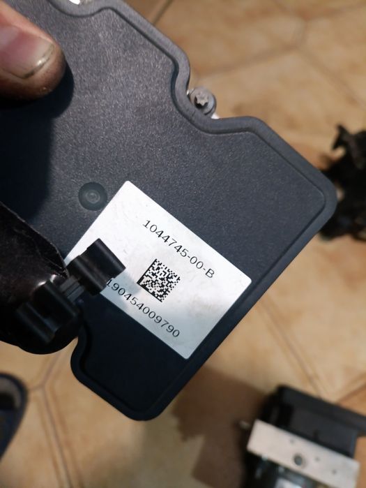 Блок ABS Tesla model 3  кронштейн абс