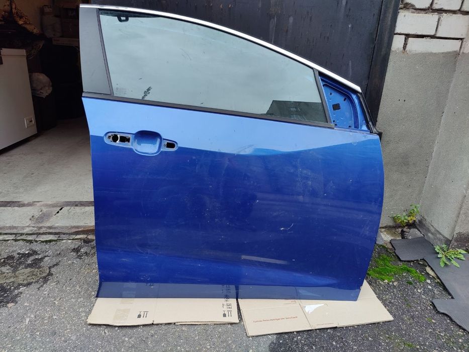 Передня права дверця Chevrolet volt 2016-2019