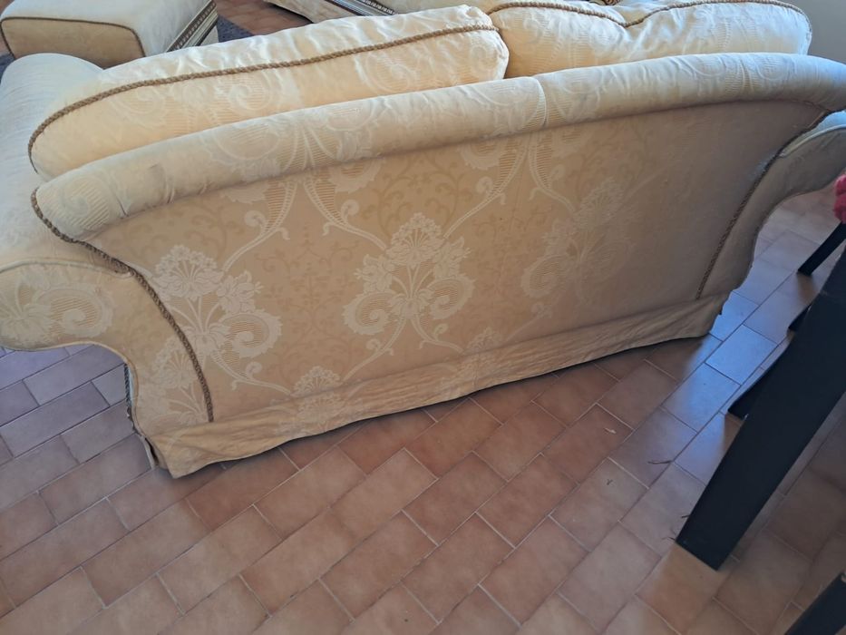 Conjunto de sofás + repousa pés