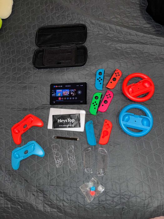 Nintendo Switch OLED + 4 JoyCon + Dużo akcesorii