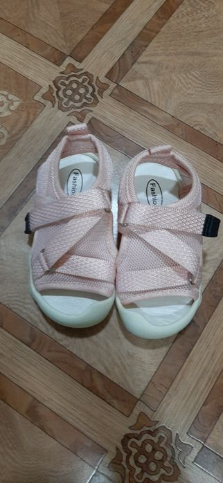 Босоніжки для дівчинки