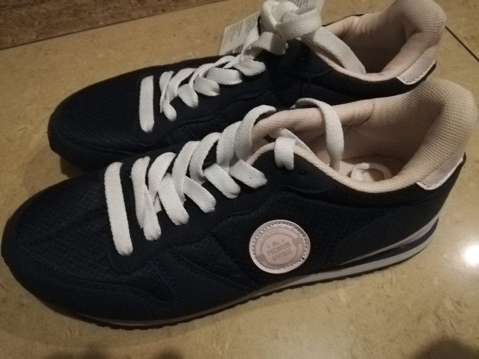Buty damskie sportowe nowe37