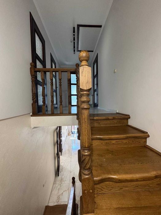 2-х поверховий будинок з ремонтом в с. Нижнів