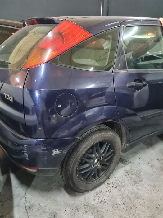 Ford focus 1.8tddi avariado