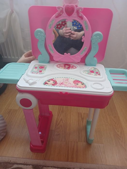 Косметичний столик -валіза