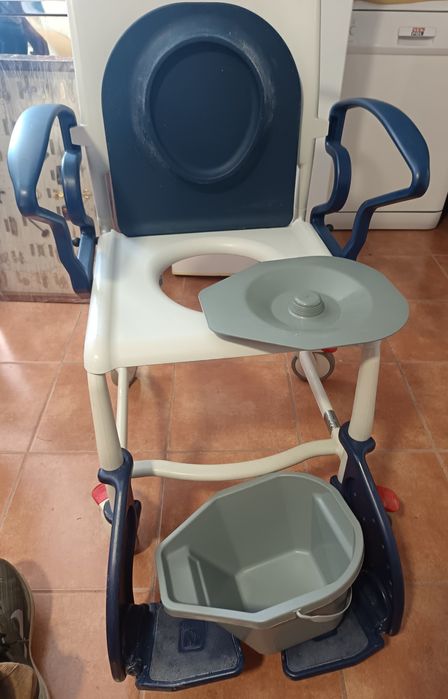 Cadeiras rodas, sanitárias,banho, andarilhos