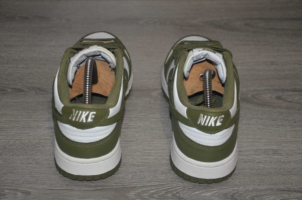Продам кросівки шкіряні Фірма Nike Dunk Medium Olive  .