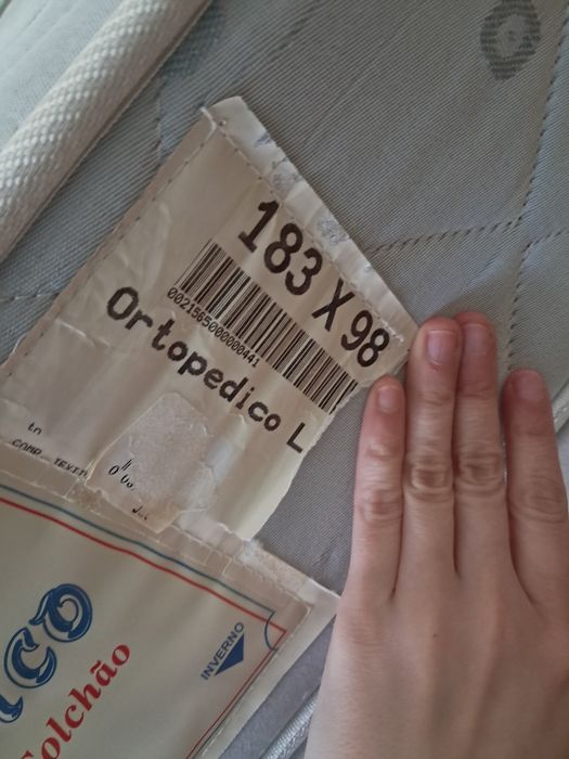 Cama e colchão  de solteiro (individual)