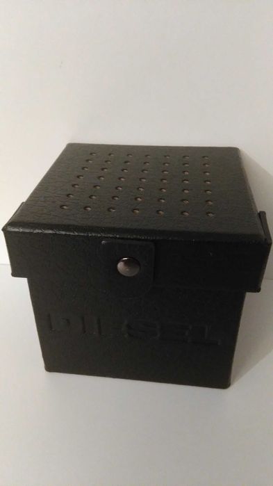 Sprzedam Etui Do Zegarka DIESEL
