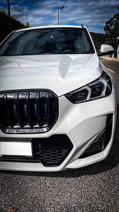 BMW X1 xDrive30e M Sport 326cv — configuração muito completa com Teto Panorâmico, HUD, Harman Kardon, Driving Assistant Professional
