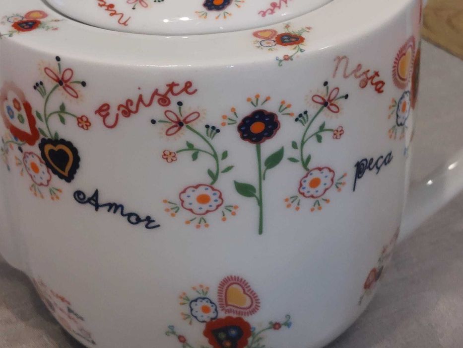 Magnifico Serviço de Chá e Café em Porcelana 15 pçs *NOVO*
