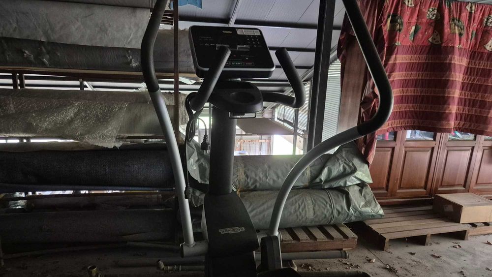 Elíptica Technogym Synchro Forma – NOVA (Nunca Usada)