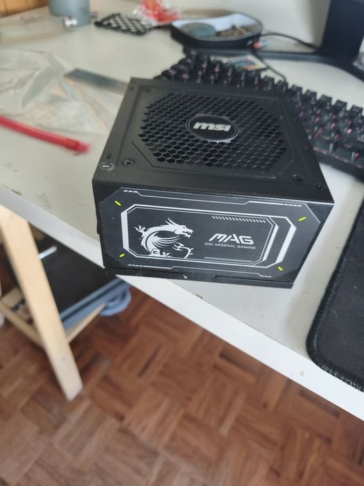 Fonte de 750 watts msi mag A750GL  PCIES 2
