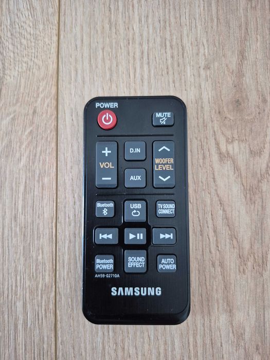 Soundbar Samsung HW-J250 com Bluetooth, comando e cabos