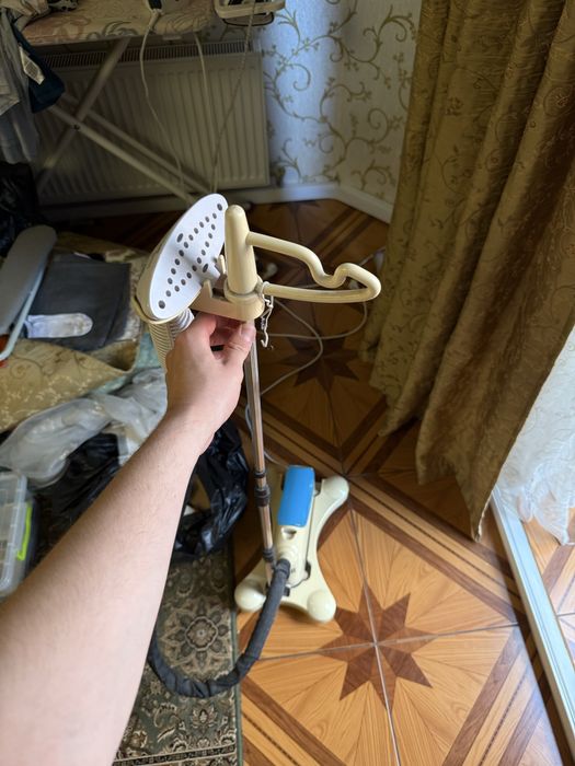 Вертикальний відпарювач для одягу Tobi Steamer зі стійкою