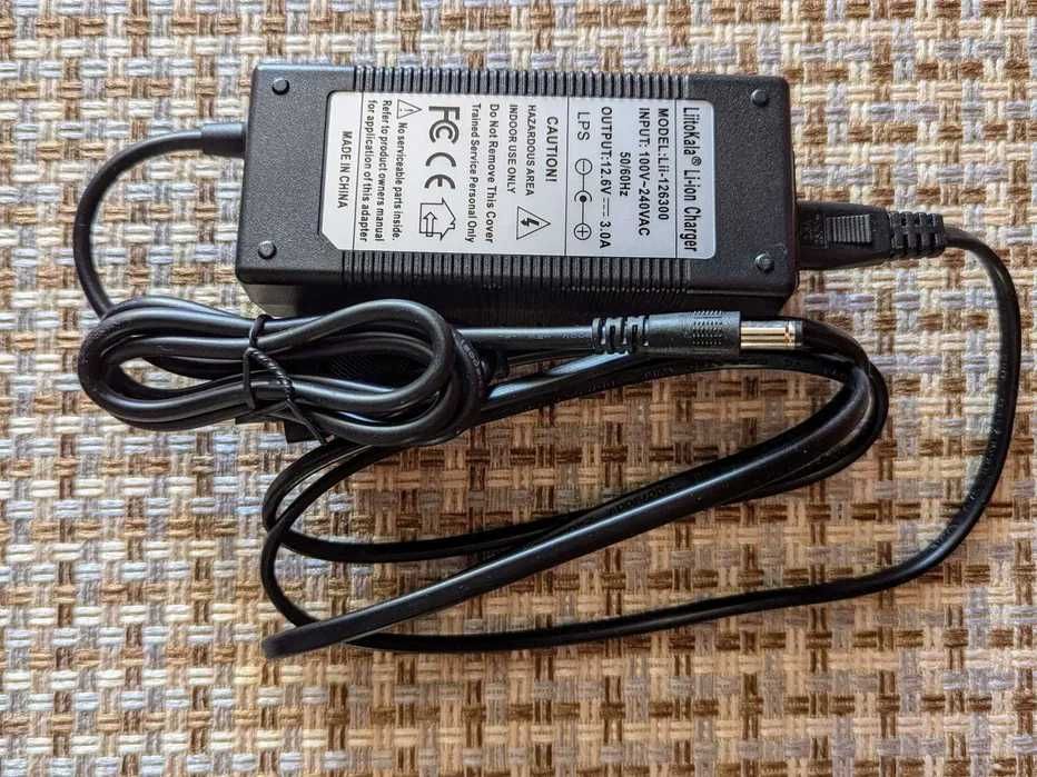 Потужний акумуляторний світильник