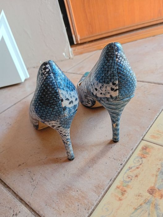 Szlilki 38, wężowa skórka, niebiesko turkus, 9 cm obcas