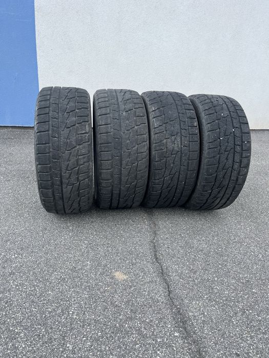Зимові шини . 225 /40 R18