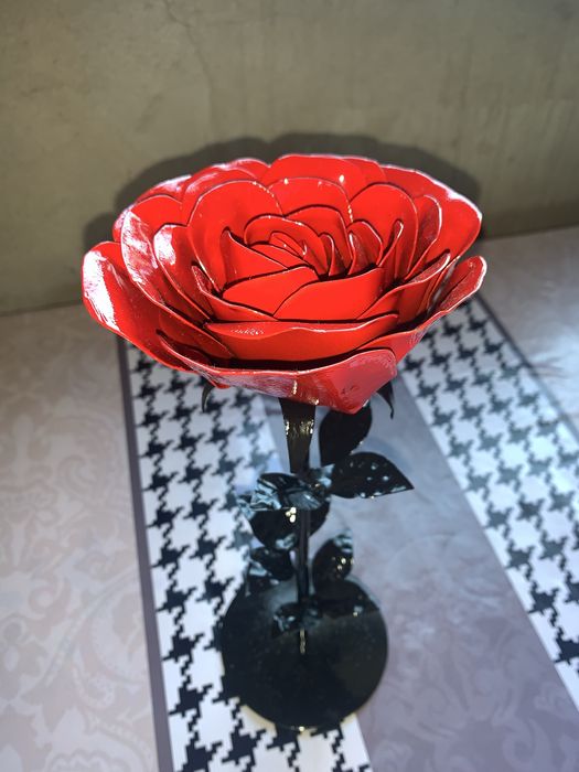 Унікальна. Кована роза Чудовий подарунок дівчині