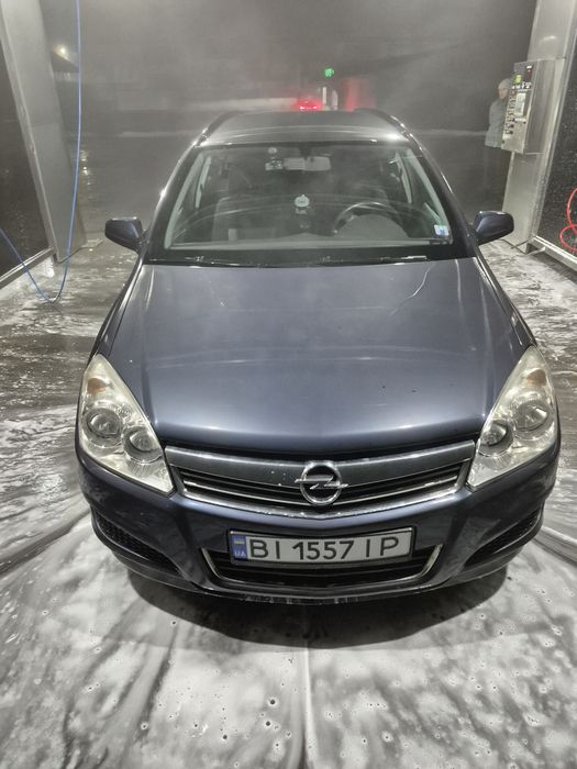 Opel ASTRA h бенз 1.6 бензин гарний сімейний автомобіль небитий.