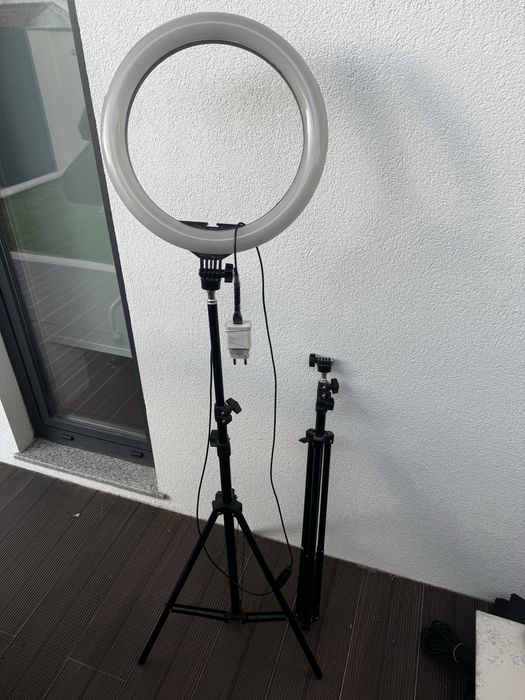 2 Tripés e 1 Ring Light