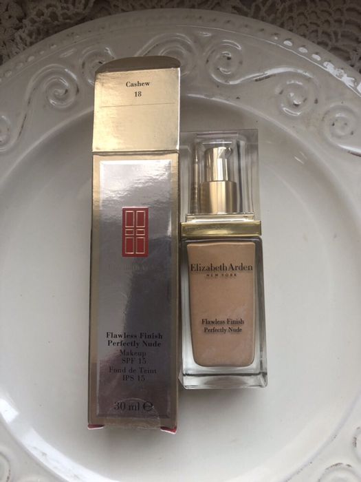 ELIZABETH ARDEN Тональная основа Perfectly Nude Makeup SPF 15