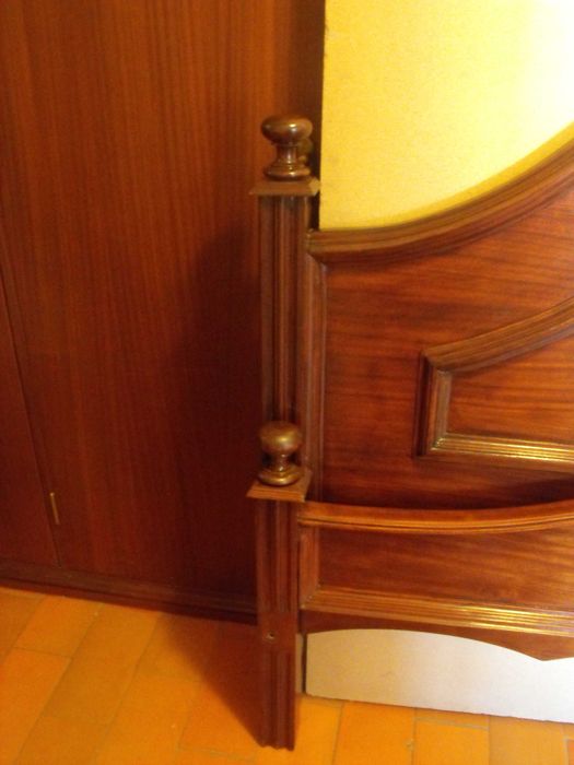 Vendo cama de casal s/ colchão
