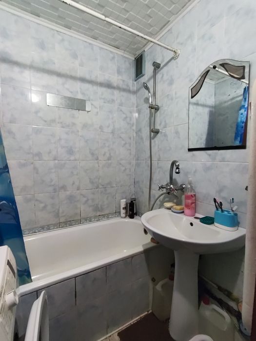 Продається трикімнатна квартира на масиві, в м.Васильків. 48000$