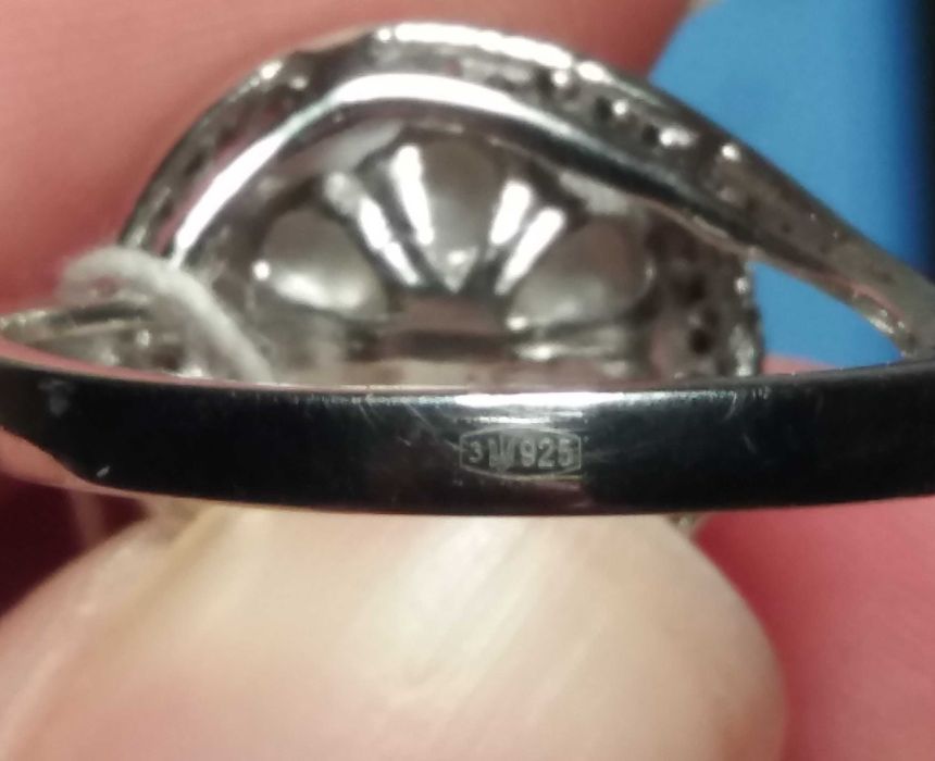 серебряное кольцо с жемчужиной 17 р