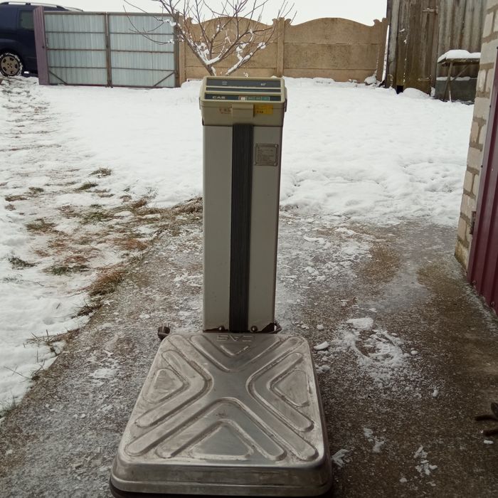 Весы напольные электрические. Возможен торг.