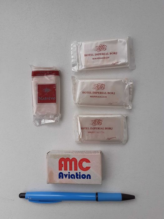 Sabonetes miniatura de vários hotéis