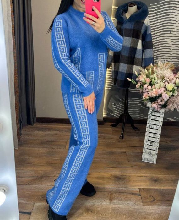 Очень теплый женский брючный костюм альпака