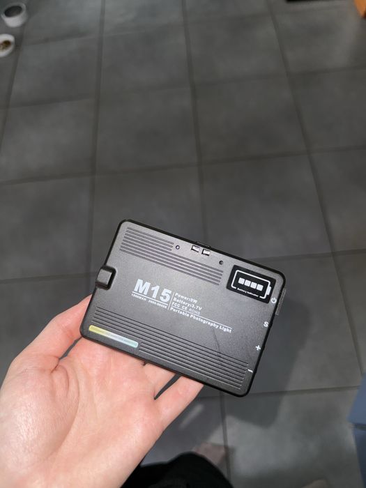 Портативный накамерный видеосвет M15