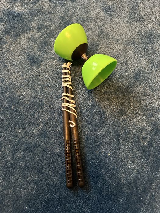 Diabolo z kijkami i sznurkiem – stan nowy