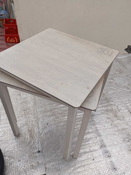 Copos , chávenas , mesas , cadeiras , grades cerveja