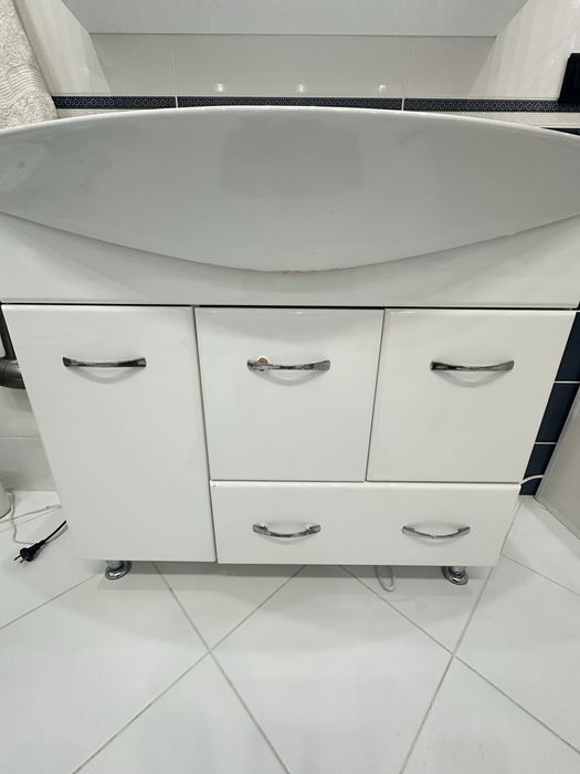 Мийка керамічна з тумбою та дзеркалом