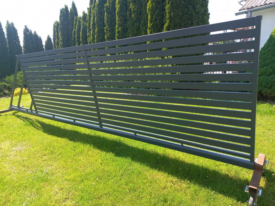 Brama skrzydłowa z furtką