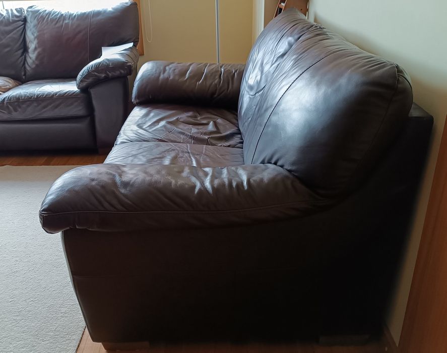 Sofá 2 lugares em pele, do IKEA